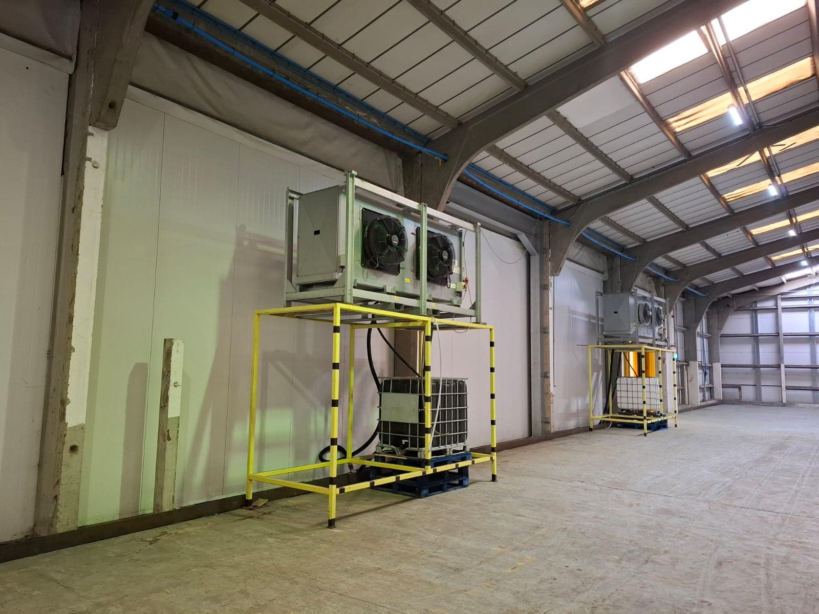 Temporary cold storage cooling in the warehouse where fresh produce is kept, it is empty warehouse